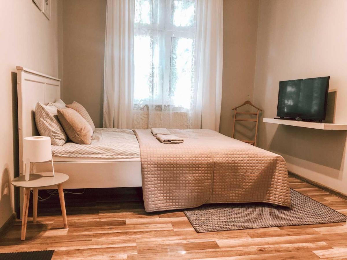Bankowa 8 Guest Rooms 지엘로나구라 외부 사진